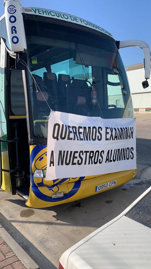 Protesta de las autoescuelas en Cádiz y Jerez