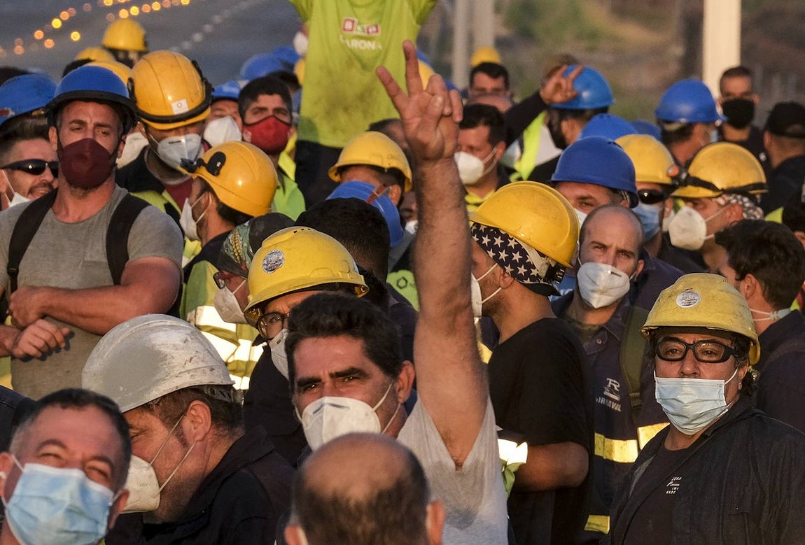 FOTOS: Trabajadores del metal cortan el Puente Carranza