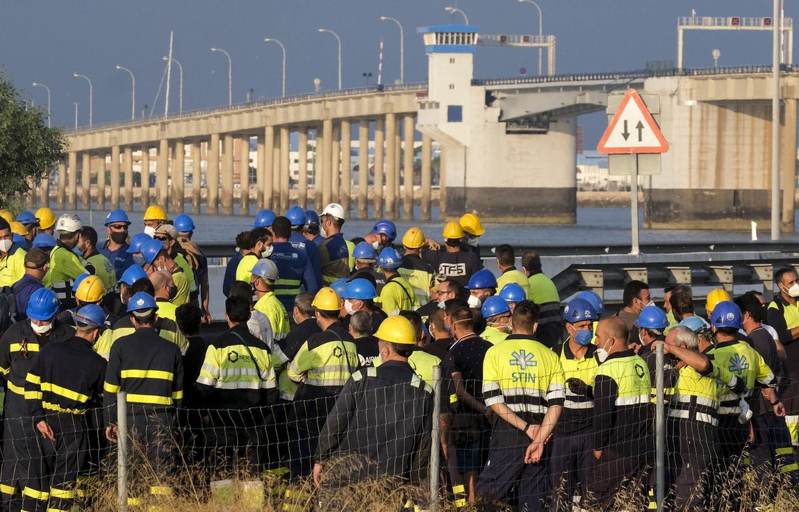 FOTOS: Trabajadores del metal cortan el Puente Carranza