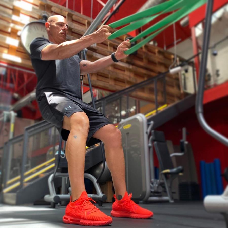 Martín Giacchetta (@martin.giacchetta). Amante del deporte, el entrenador personal Martín Giacchetta tiene una especial «cruzada» contra el sedentarismo y se convierte embajador de la necesidad de promover la actividad física allá donde vaya. Es además CEO y fundador de Boutique Gym, un espacio de referencia. Ha entrenado a deportistas, políticos, artistas y empresarios.