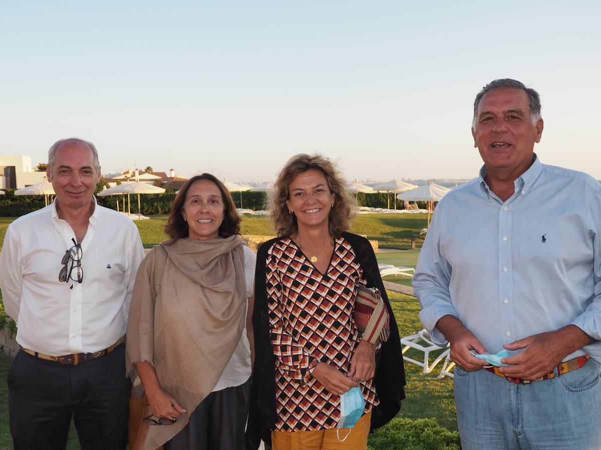 Enrique Thomas de Carranza, Macarena García de Velasco, Teresa Rodríguez Marañón y Jaime Benjumea.. 