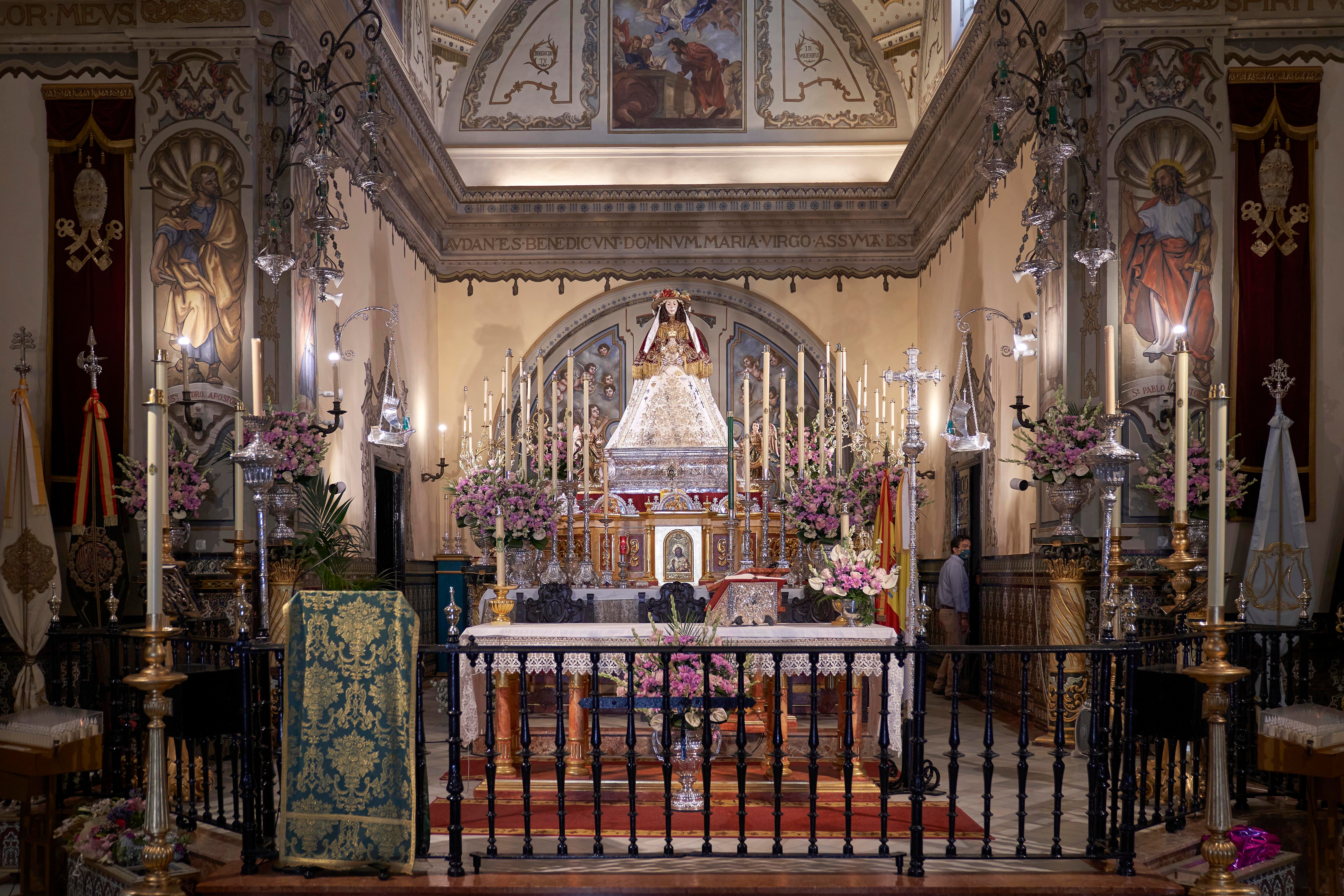 La Virgen del Rocío vestida de pastora, en imágenes