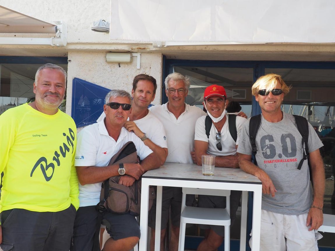 Carlos Castellvi, Carlos Corral, Manuel Juliá, Miguel Ramos, David Blanca y Jaime Parga.