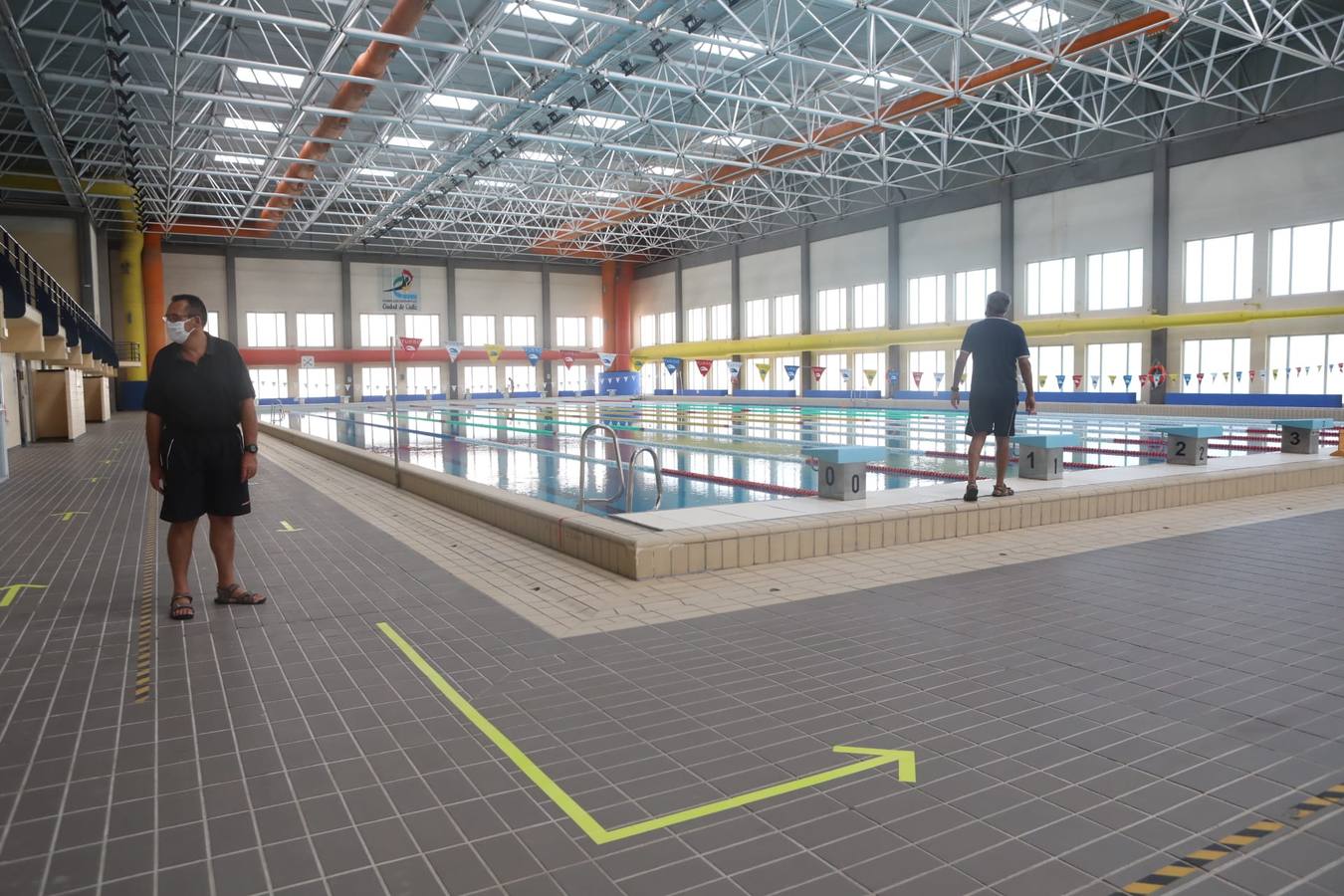 FOTOS: Abren las piscinas del polideportivo Ciudad de Cádiz para los abonados