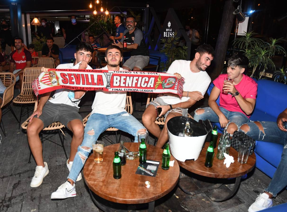 Sevilla FC - Inter de Milán: en imágenes, así han vivido la victoria rojiblanca los sevillistas