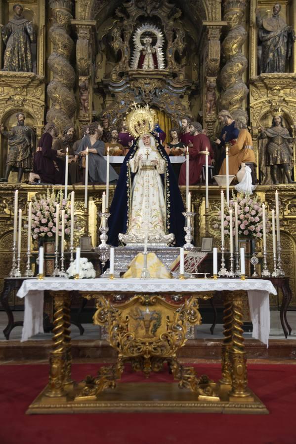 Altar de la Virgen del Subterráneo por la festividad de la Realeza de María