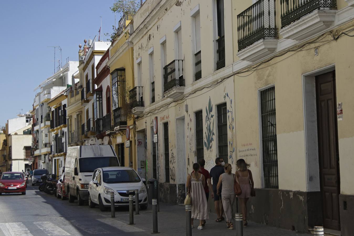 Patrullas vecinales para frenar las okupaciones en sus barrios, en imágenes