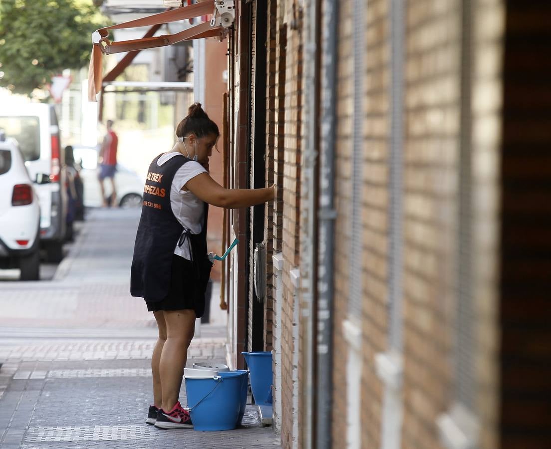 Patrullas vecinales para frenar las okupaciones en sus barrios, en imágenes