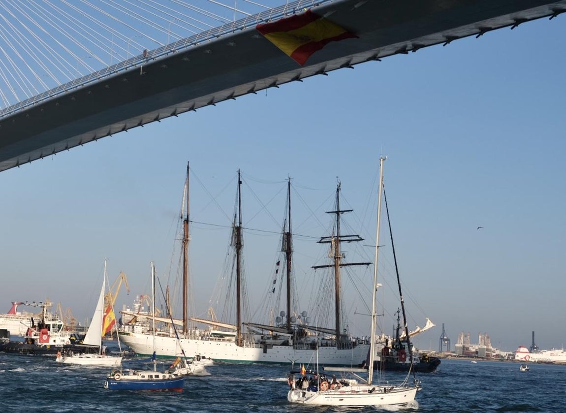 FOTOS: Elcano inicia su XCIII Crucero de Instrucción en homenaje a la primera vuelta al mundo