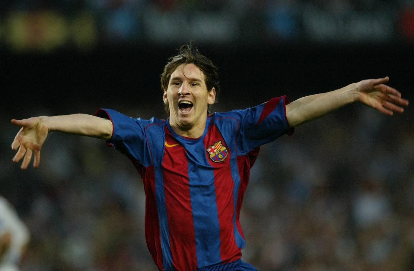 Messi celebra su primer gol con el Barcelona en un partido que el equipo azulgrana jugó contra el Albacete el 1 de mayo de 2005. El Barça venció 2-0.. 