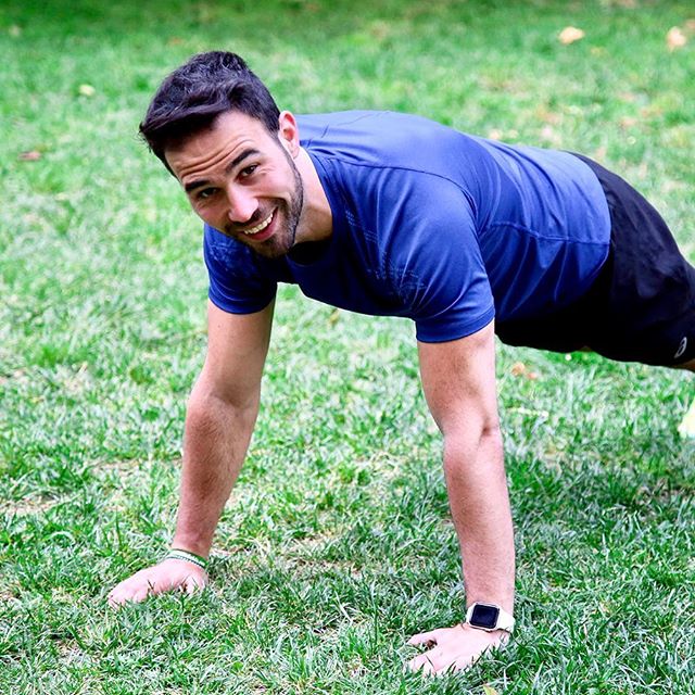 Alex Lamata (@alexlamata). Más de 21.000 personas lo convierten en uno de los entrenadores más famosos de nuestro país. Además, ha creado el movimiento ALDEHA, con la intención de inculcar hábitos saludables tanto del mundo del deporte como de alimentación.