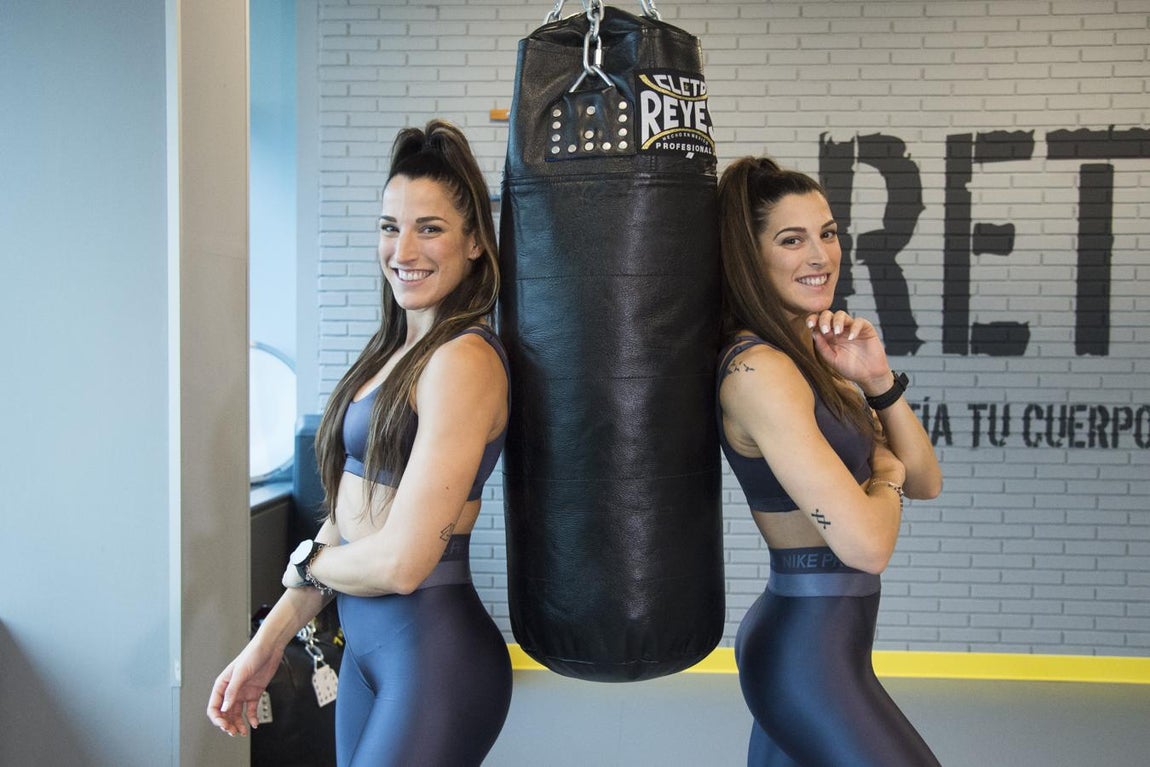 Gemelas Pin (@gemelas_pin). Esther y Gemma Pineda, más conocidas como las Gemelas Pin eran nadadoras profesiones antes de convertirse en entrenadoras. Almacenan en su cuenta de Instagram más de 85.000 seguidores, y suben casi diariamente entrenamientos enfocados a distintas partes del cuerpo: glúteos, abdomen, tren superior o cardio HIIT son los de más éxito. Además, escriben para ABC Bienestar.