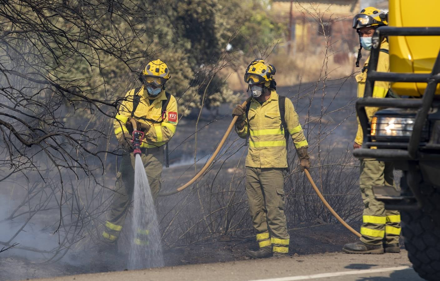 El incendio de Huelva continúa avanzando sin control, en imágenes