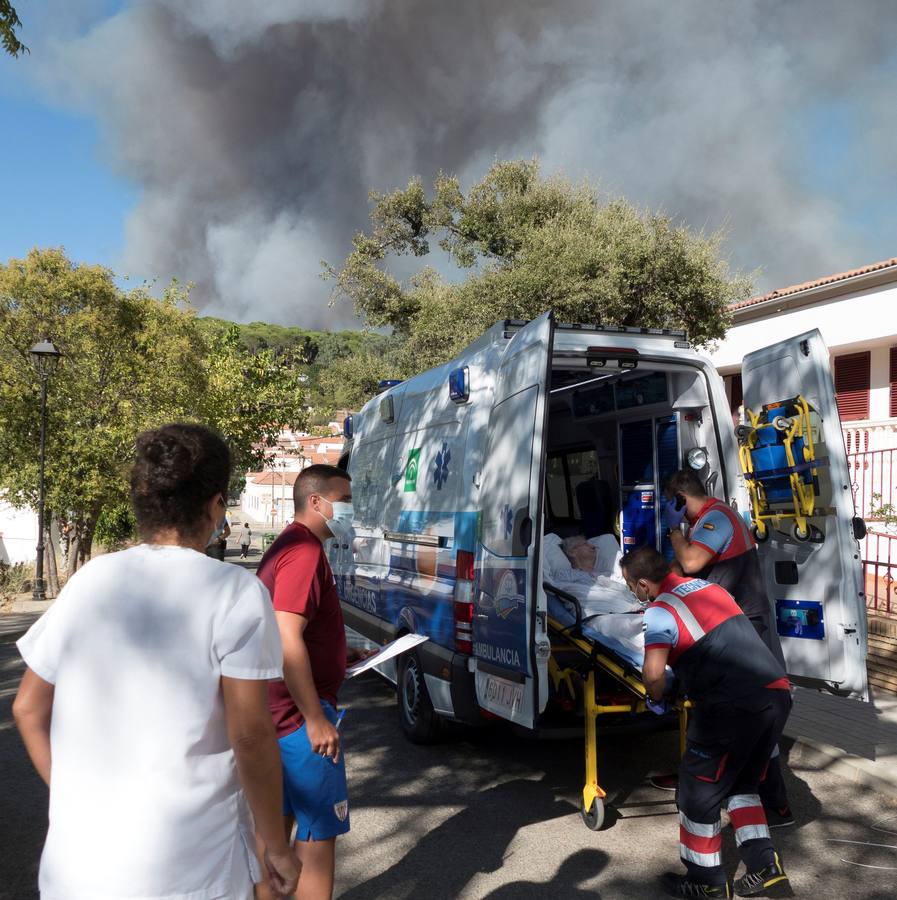 El incendio de Huelva continúa avanzando sin control, en imágenes