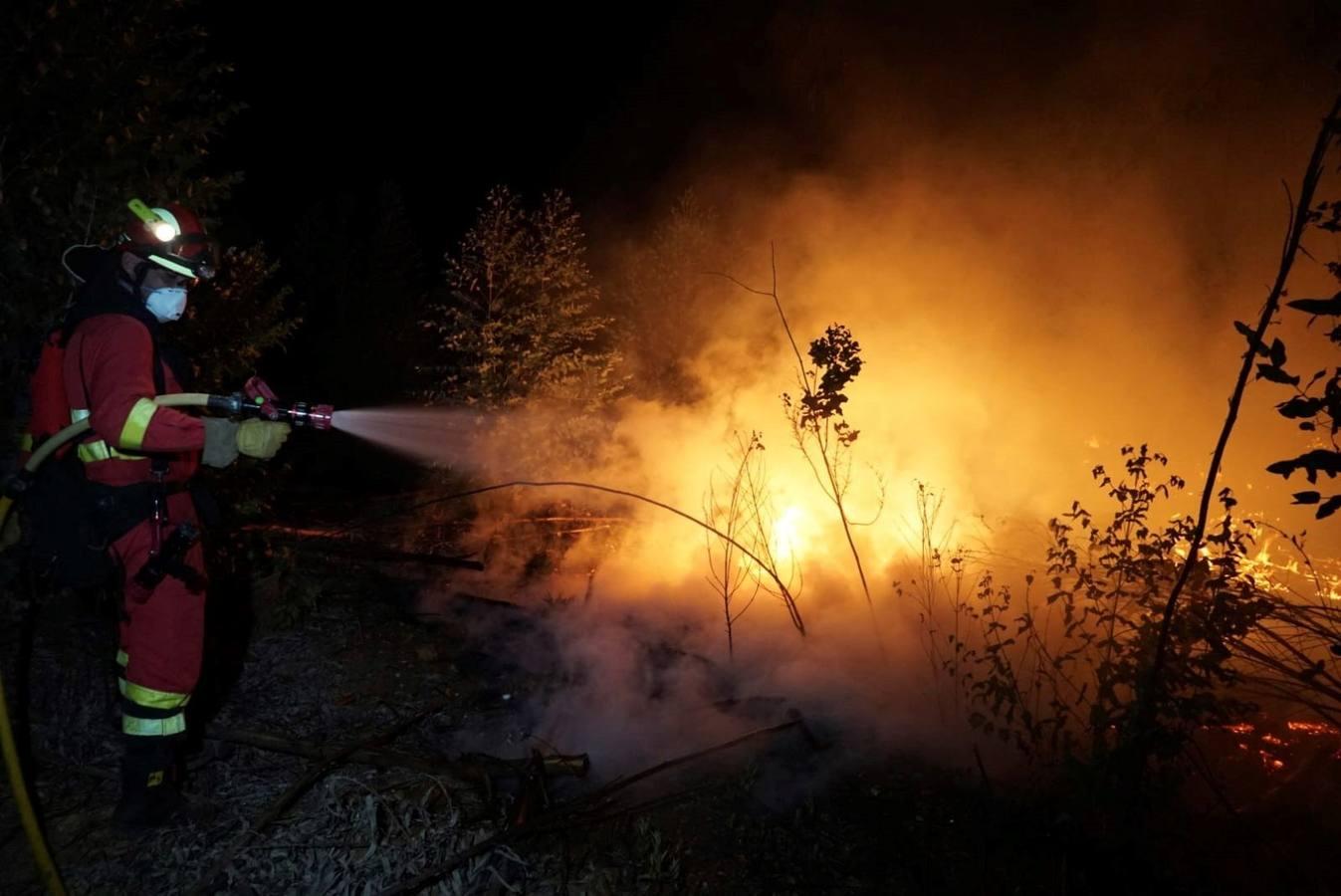 Voraz incendio en la Sierra de Huelva