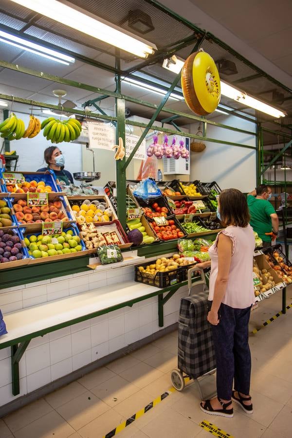 La actividad vuelve al Mercado de Las Palmeritas de Sevilla tras 21 días de cierre