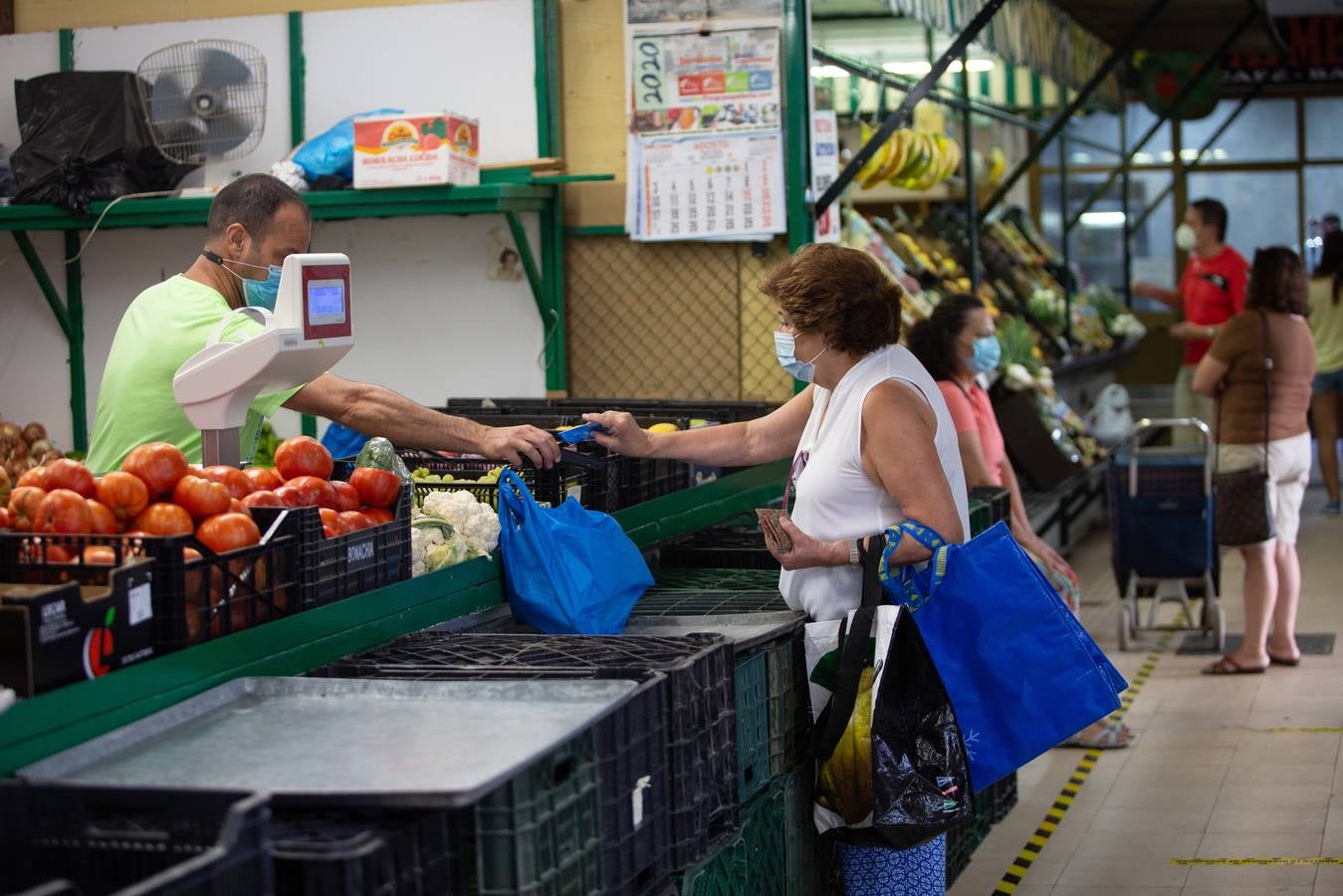 La actividad vuelve al Mercado de Las Palmeritas de Sevilla tras 21 días de cierre