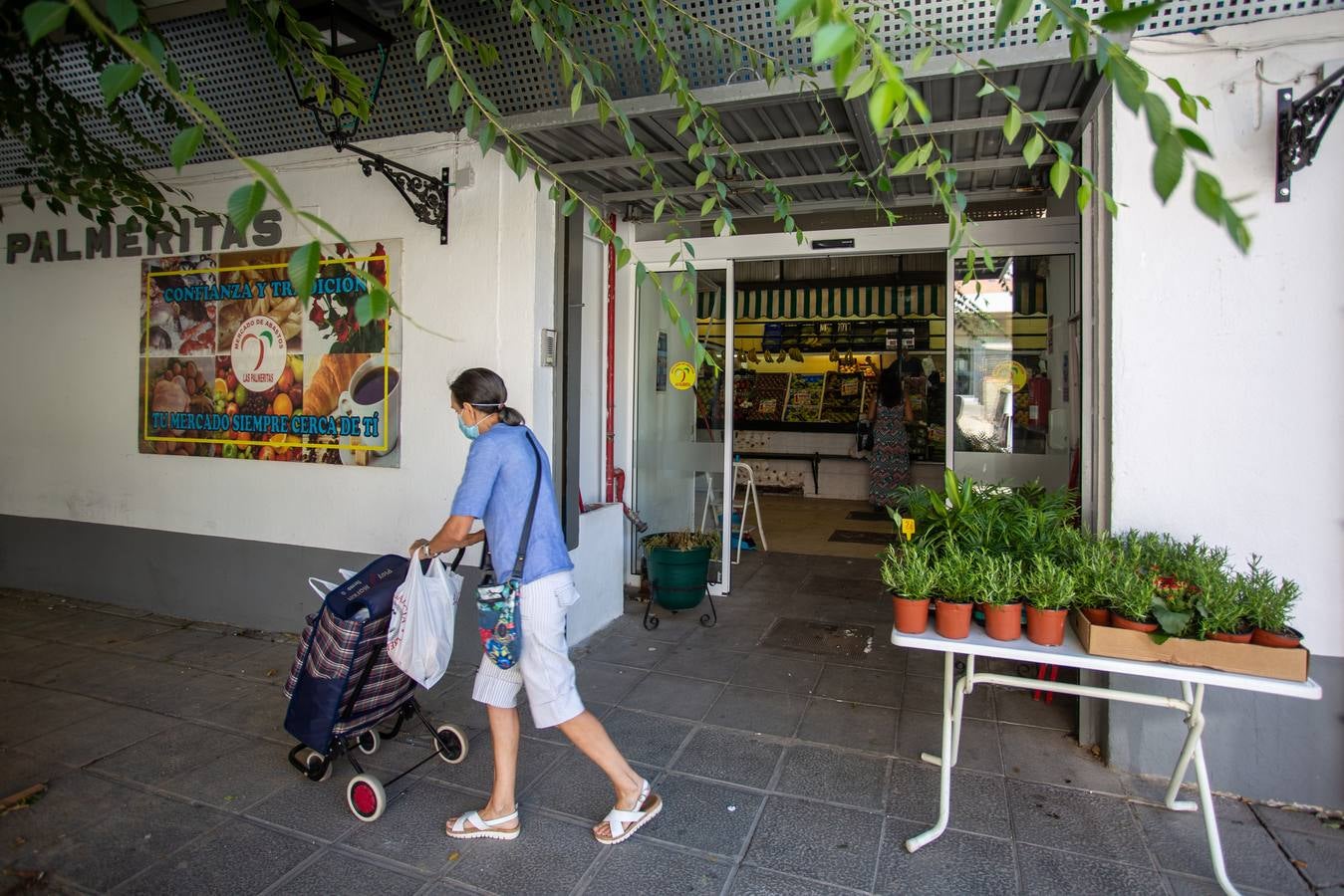 La actividad vuelve al Mercado de Las Palmeritas de Sevilla tras 21 días de cierre