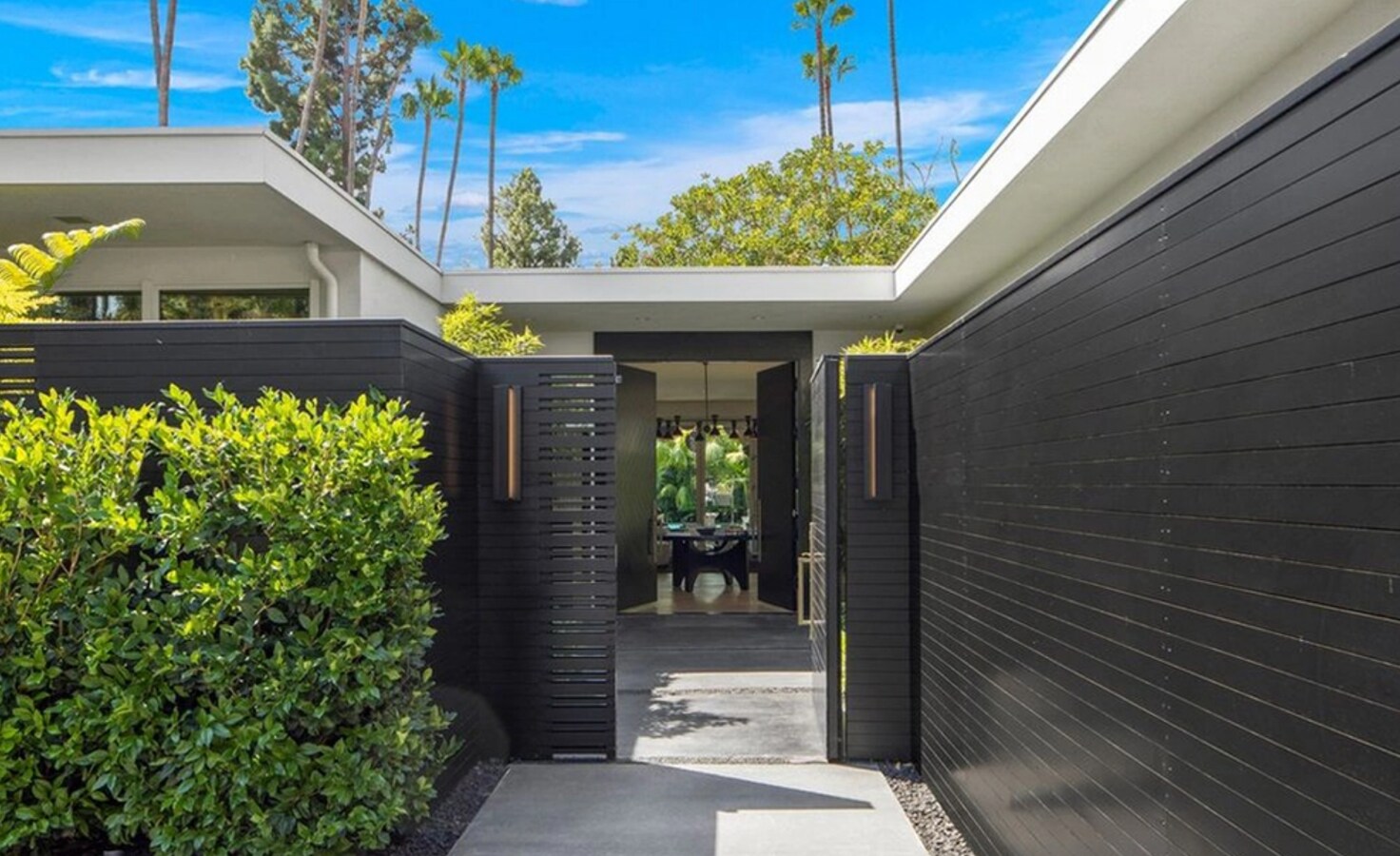 Lujosa y ostentosa: la mansión que Cindy Crawford y Randy Gerber venden en Beverly Hills