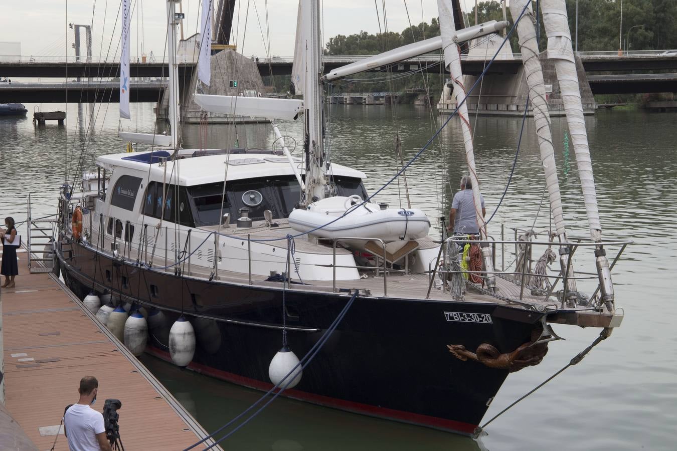 El velero Íbero III amarra en Sevilla para contar la Primera Vuelta al Mundo