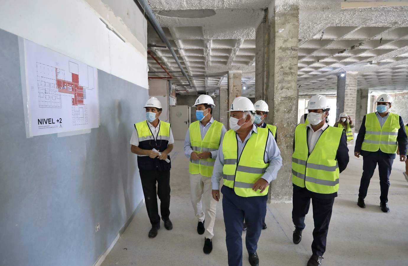 Moreno visita las obras de rehabilitación del antiguo Hospital Militar Vigil de Quiñones