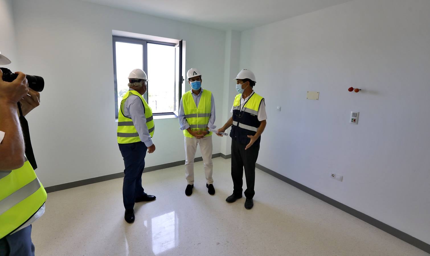 Moreno visita las obras de rehabilitación del antiguo Hospital Militar Vigil de Quiñones