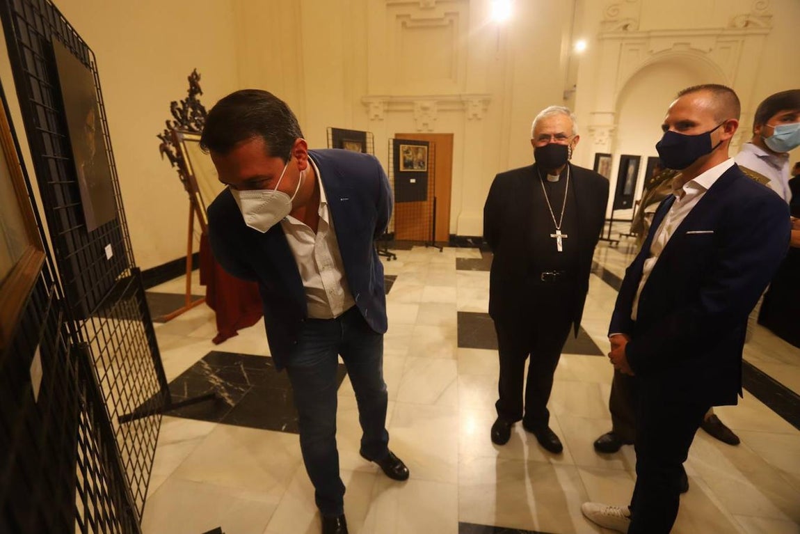 La exposición «Subasta de Bondad», a favor de Cáritas, en imágenes