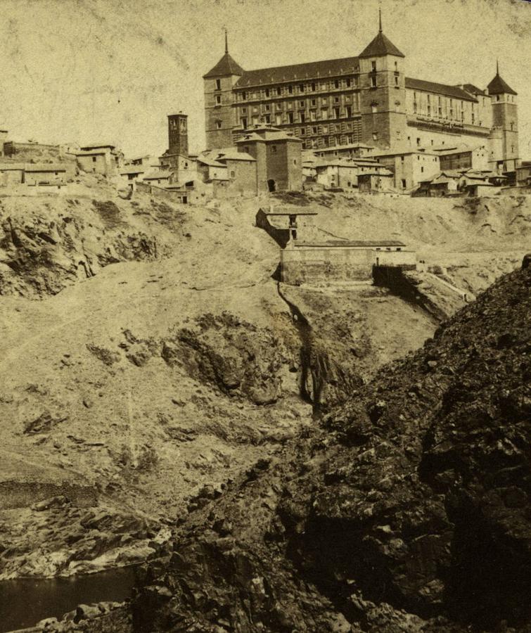 Vertidos directos del matadero de reses al Tajo hacia 1868. Par de una imagen estereoscópica de J Andrieu. Archivo Municipal de Toledo. Colección Luis Alba. 
