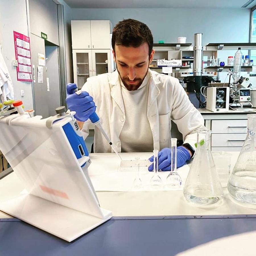 Miguel López (@nutreconciencia). Miguel López es dietista-nutricionista y estudiante predoctoral en Ciencias de la Alimentación, y en su cuenta de Instagram, donde reune a más de 10.000 seguidores, se encarga de explica de qué están compuestos los alimentos y cuáles es mejor incluir en la dieta.