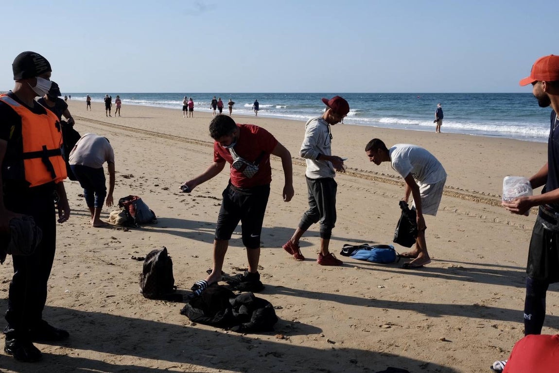 Llegan cuatro pateras a la costa de Cádiz