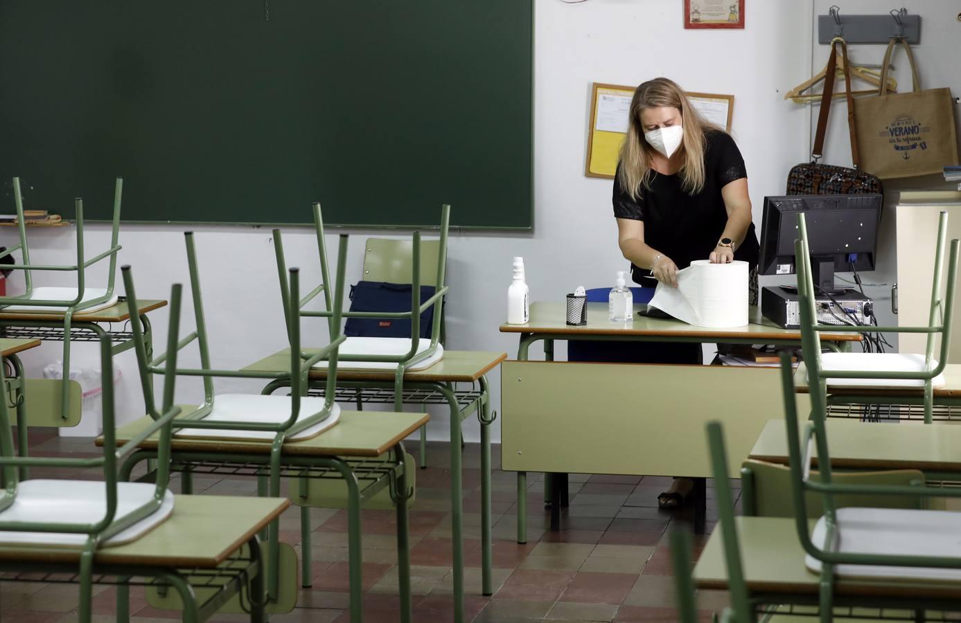 Los últimos preparativos de la vuelta al cole bajo el Covid-19 en Córdoba, en imágenes