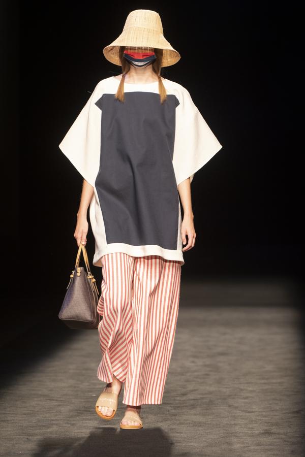 Minimalismo y color en el desfile de Devota &amp;amp; Lomba