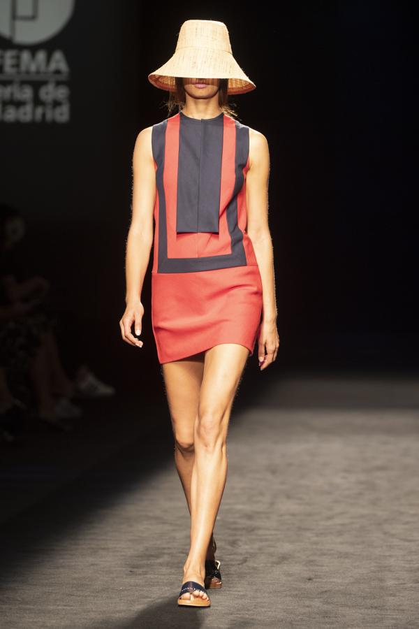 Minimalismo y color en el desfile de Devota &amp;amp; Lomba