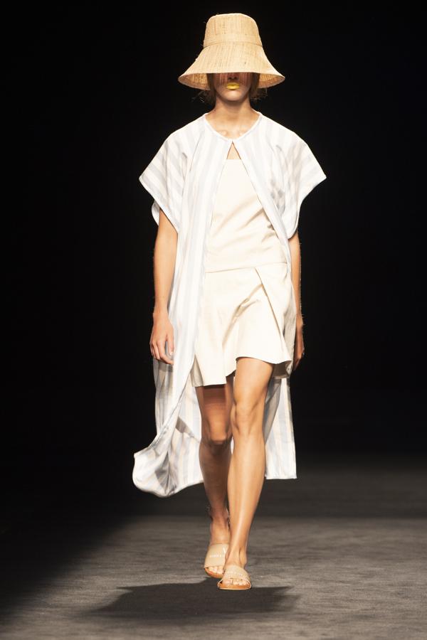 Minimalismo y color en el desfile de Devota &amp;amp; Lomba