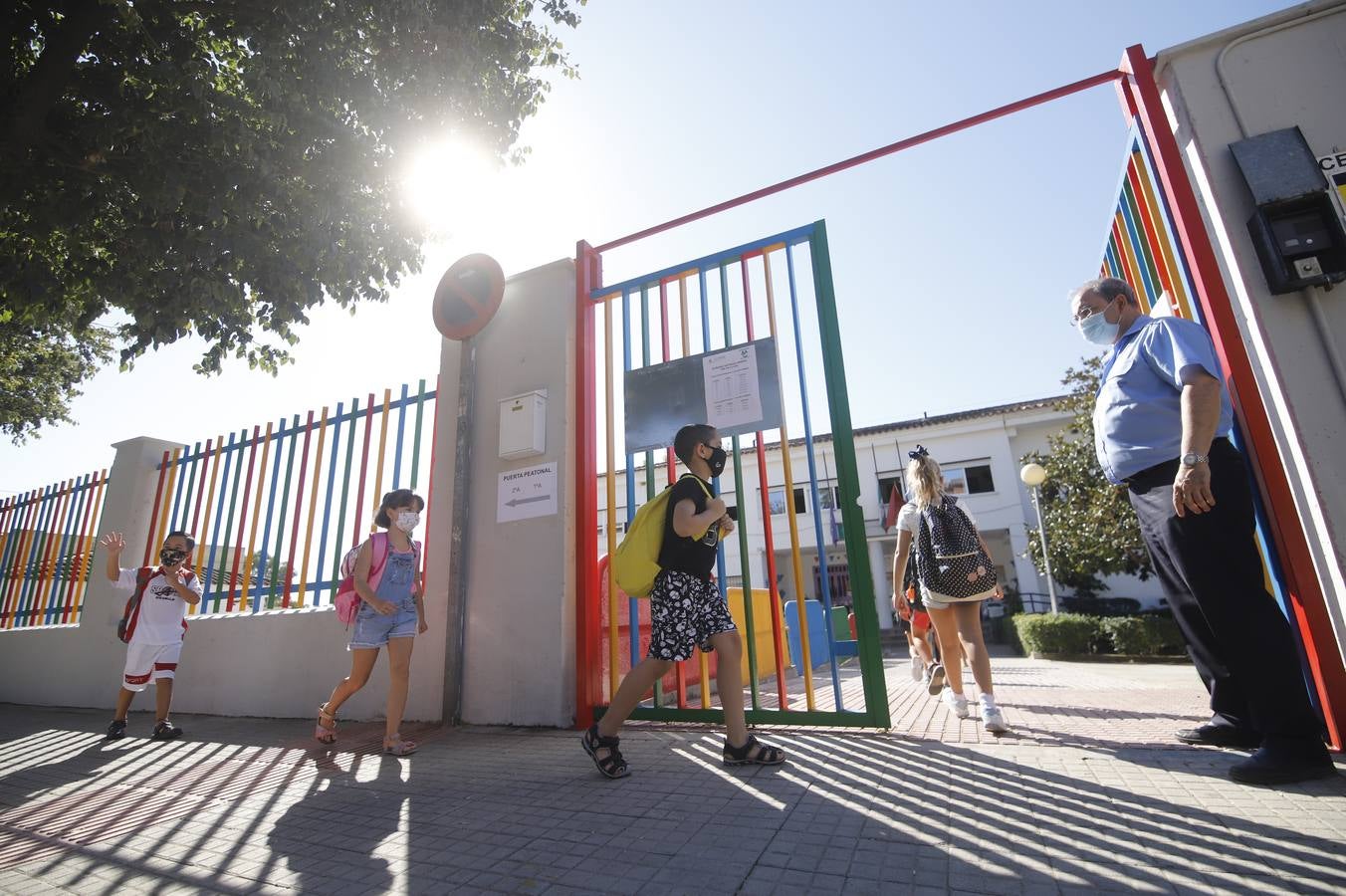 Protesta de padres en algunos colegios de Córdoba en la vuelta al colegio, en imágenes