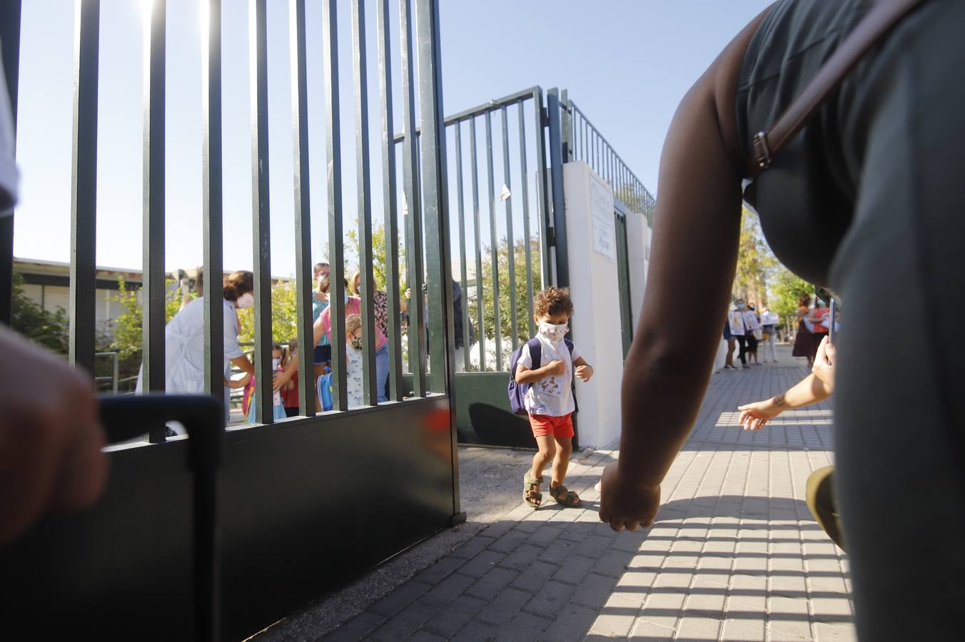 Protesta de padres en algunos colegios de Córdoba en la vuelta al colegio, en imágenes