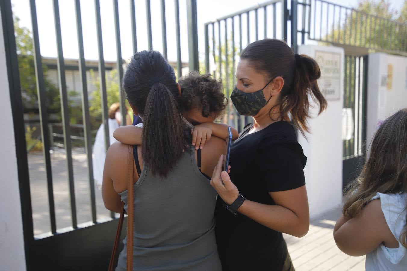 Protesta de padres en algunos colegios de Córdoba en la vuelta al colegio, en imágenes