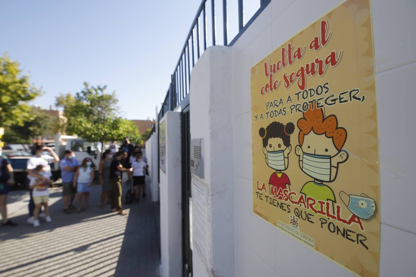 Protesta de padres en algunos colegios de Córdoba en la vuelta al colegio, en imágenes