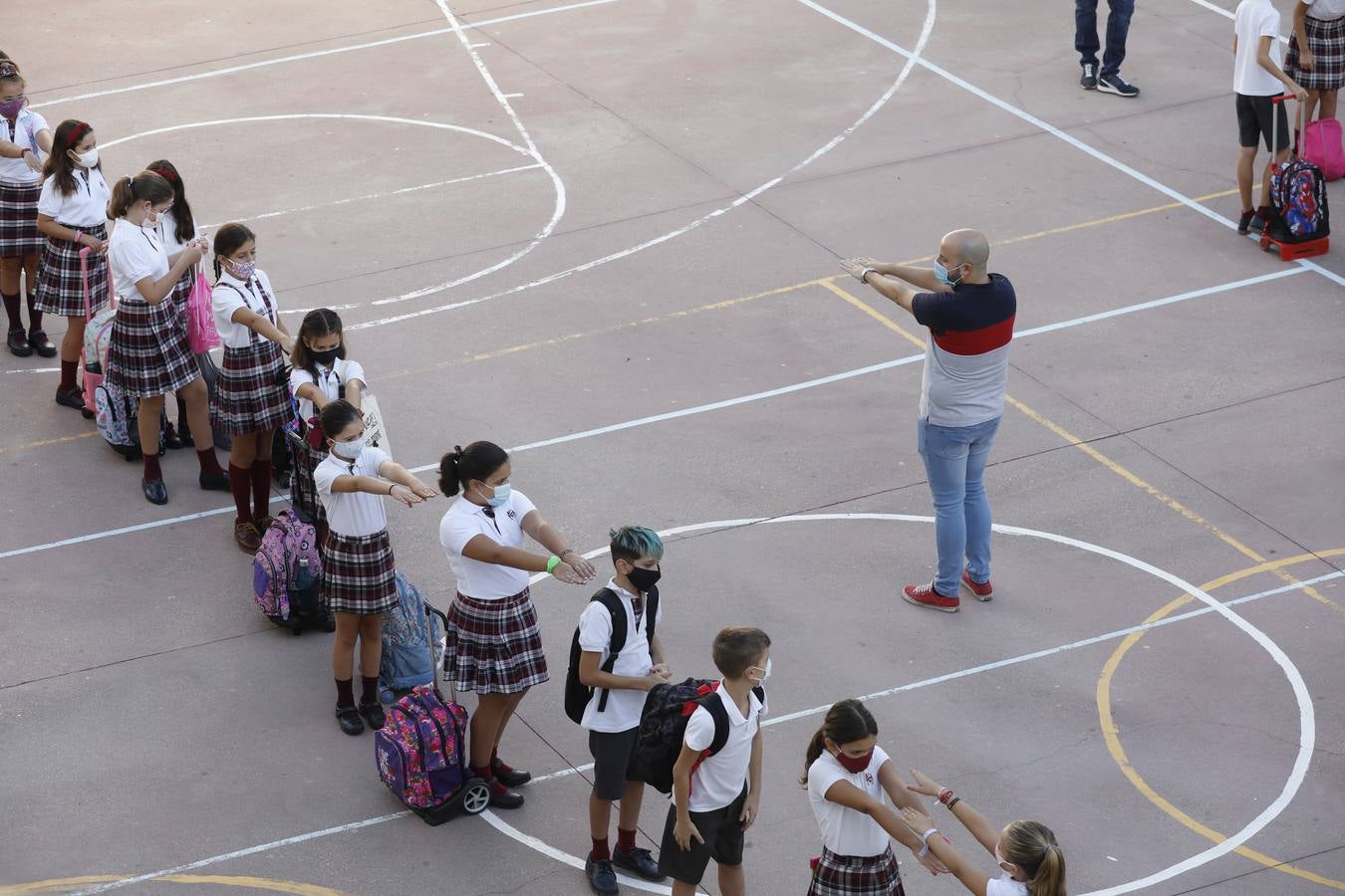 En imágenes, así ha sido la vuelta al colegio en Córdoba (I)