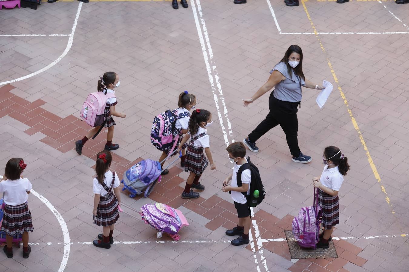 En imágenes, así ha sido la vuelta al colegio en Córdoba (I)