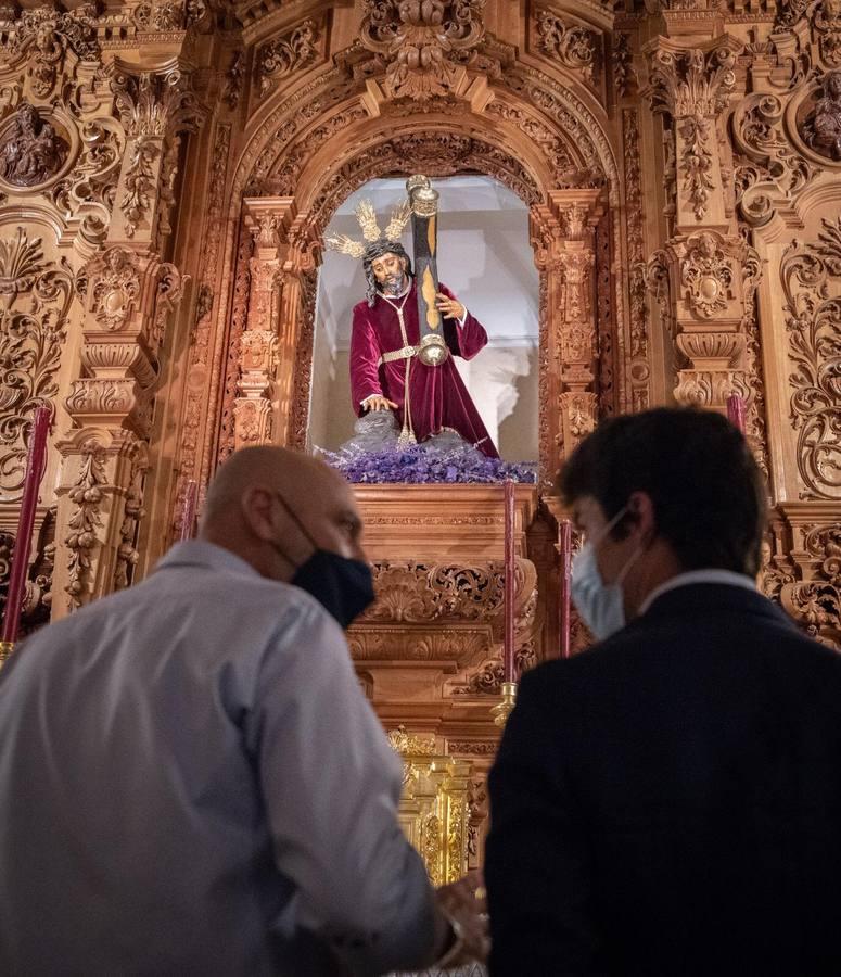 Pablo Aguado visita a la Esperanza de Triana