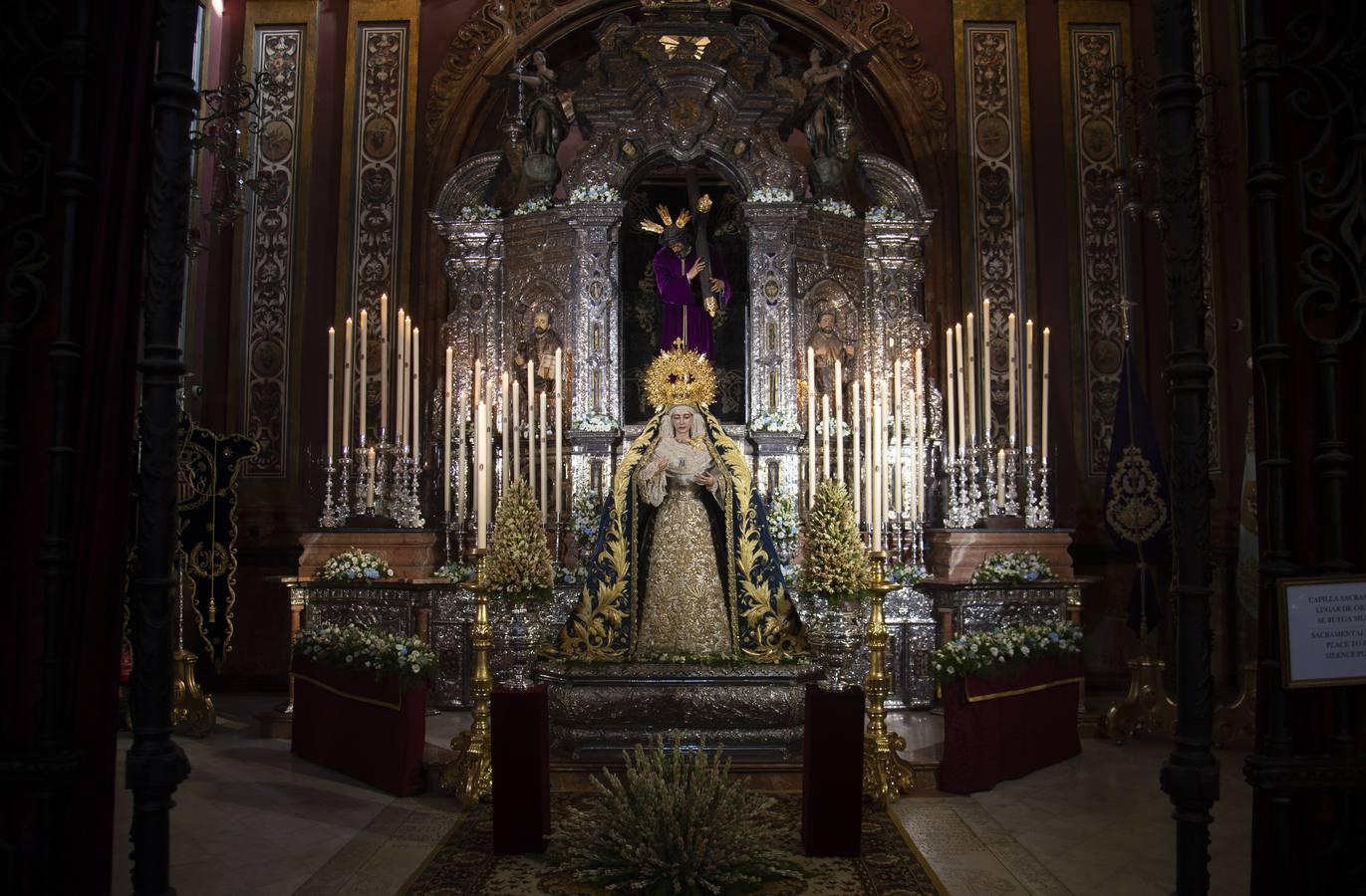 Las imágenes del «besamanos» de la Virgen de la Merced de Pasión