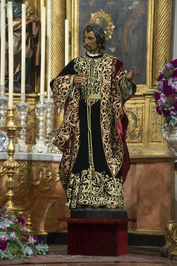 Los titulares de la Exaltación, en el altar mayor de Santa Catalina