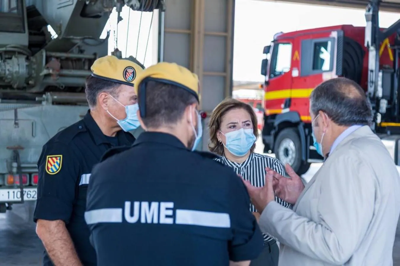 Visita de la delegada del Gobierno en Andalucía a los rastreadores de la UME