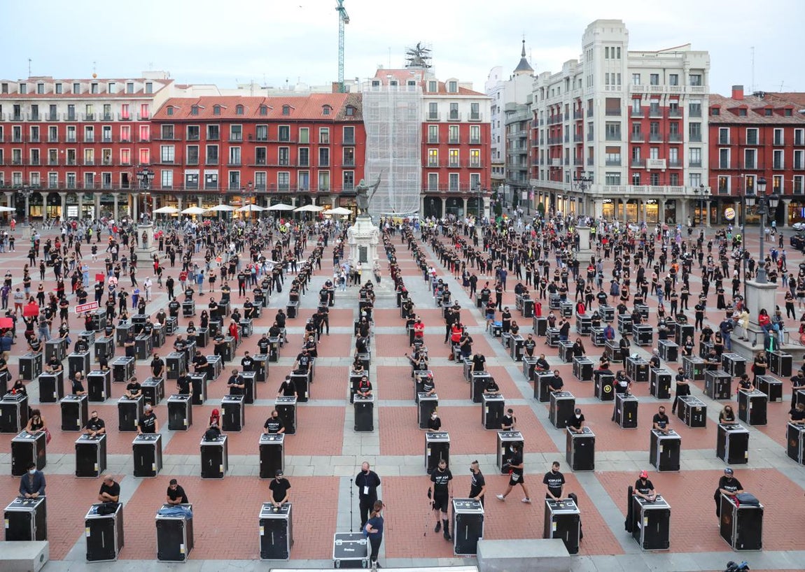 Bajo el hashtag '#alertaroja', las palabras de todos ellos han estado dirigidas a un sector que "está pasando momentos duros" y que "cada vez está latiendo más lento". No solo el mundo de la música ha reivindicado esta situación. También actores como Carlos Bardem, Laia Marull, Israel Elejalde o Alvaro Morte o humoristas como El Monaguillo. Foto de Valladolid. 