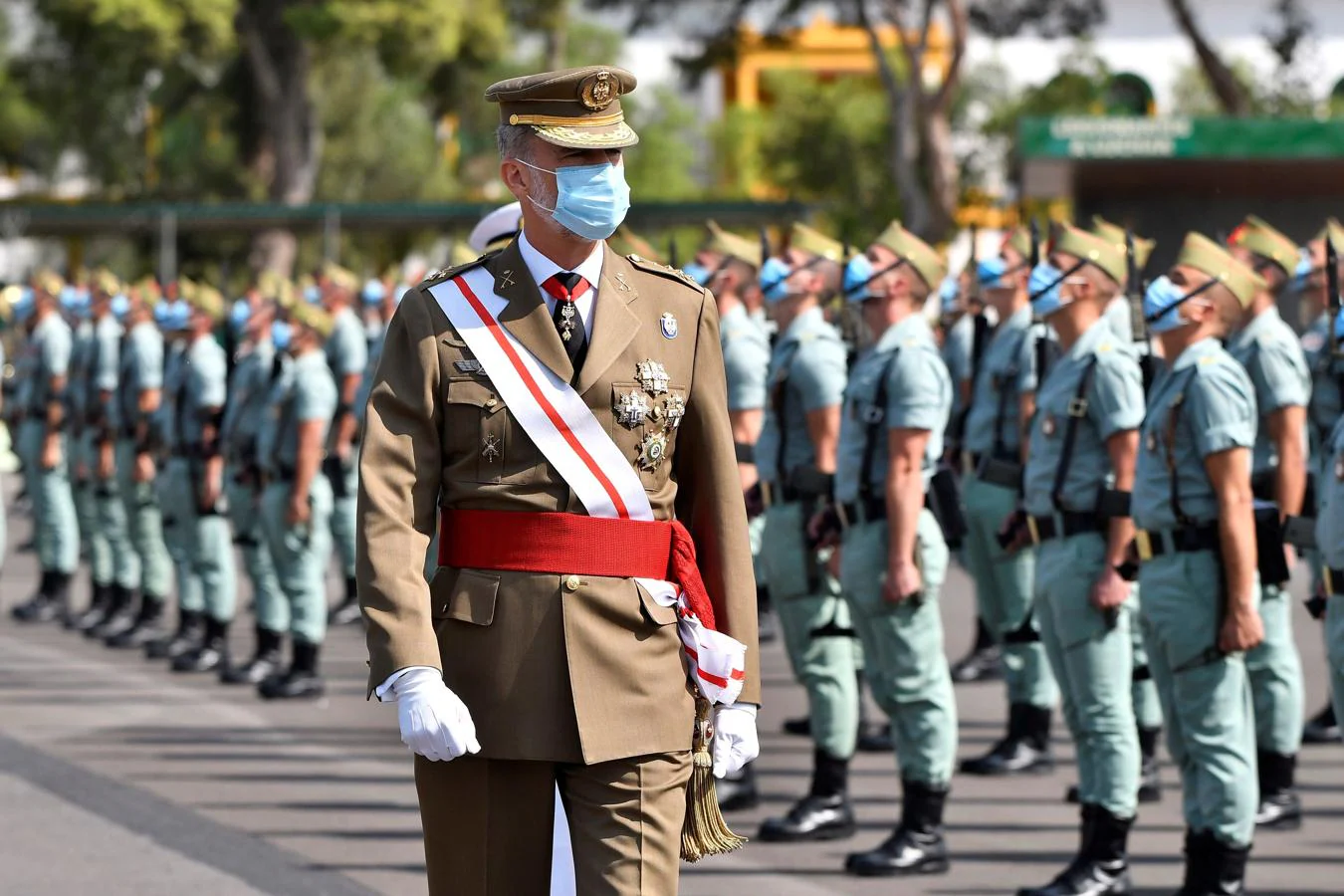 Apoyo real. El rey ha presidido este domingo en el acuartelamiento de Viator (Almería) el acto central con motivo de la conmemoración del centenario de la Legión