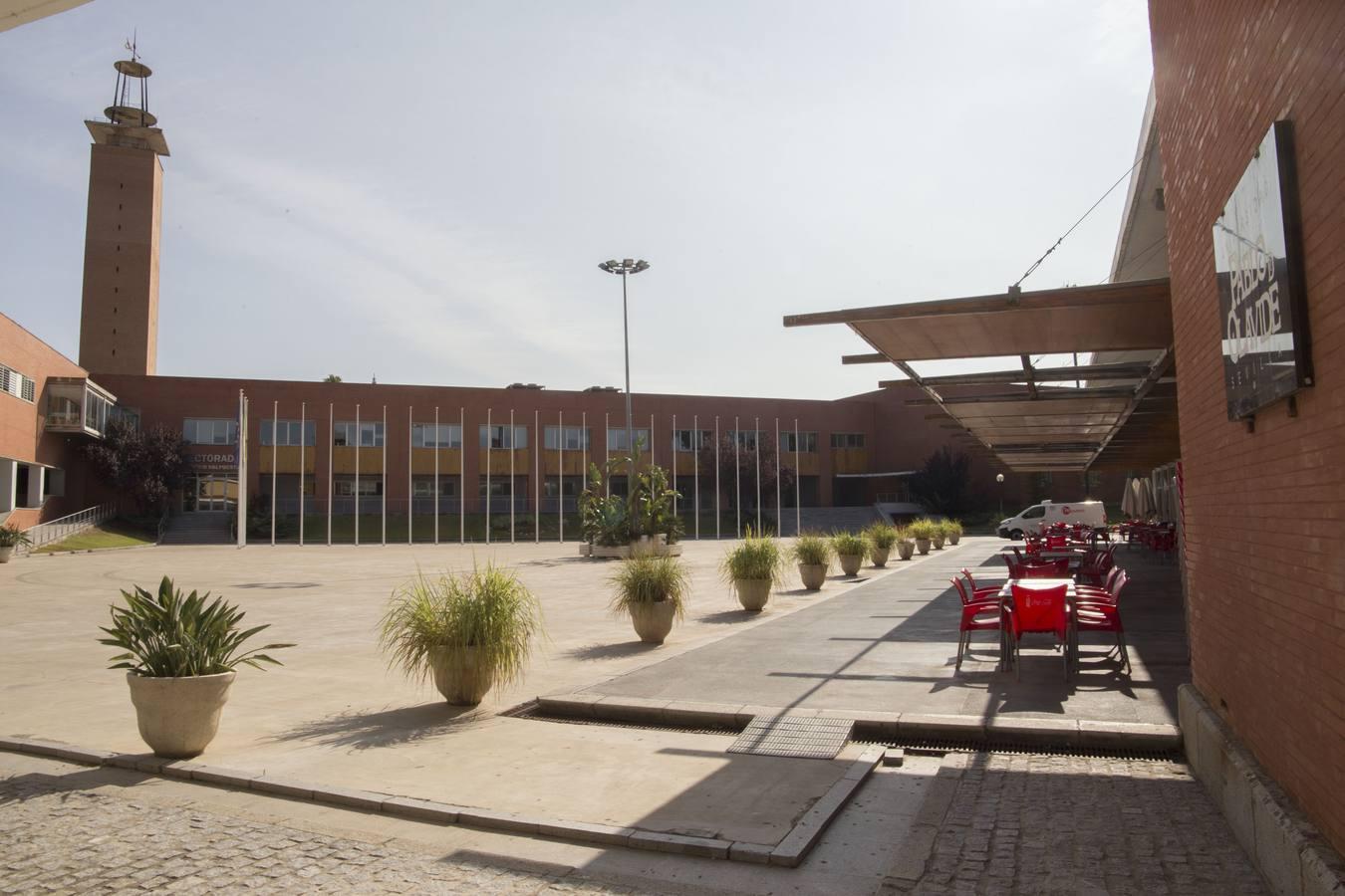 Un solitario primer día de curso en la Universidad Pablo de Olavide