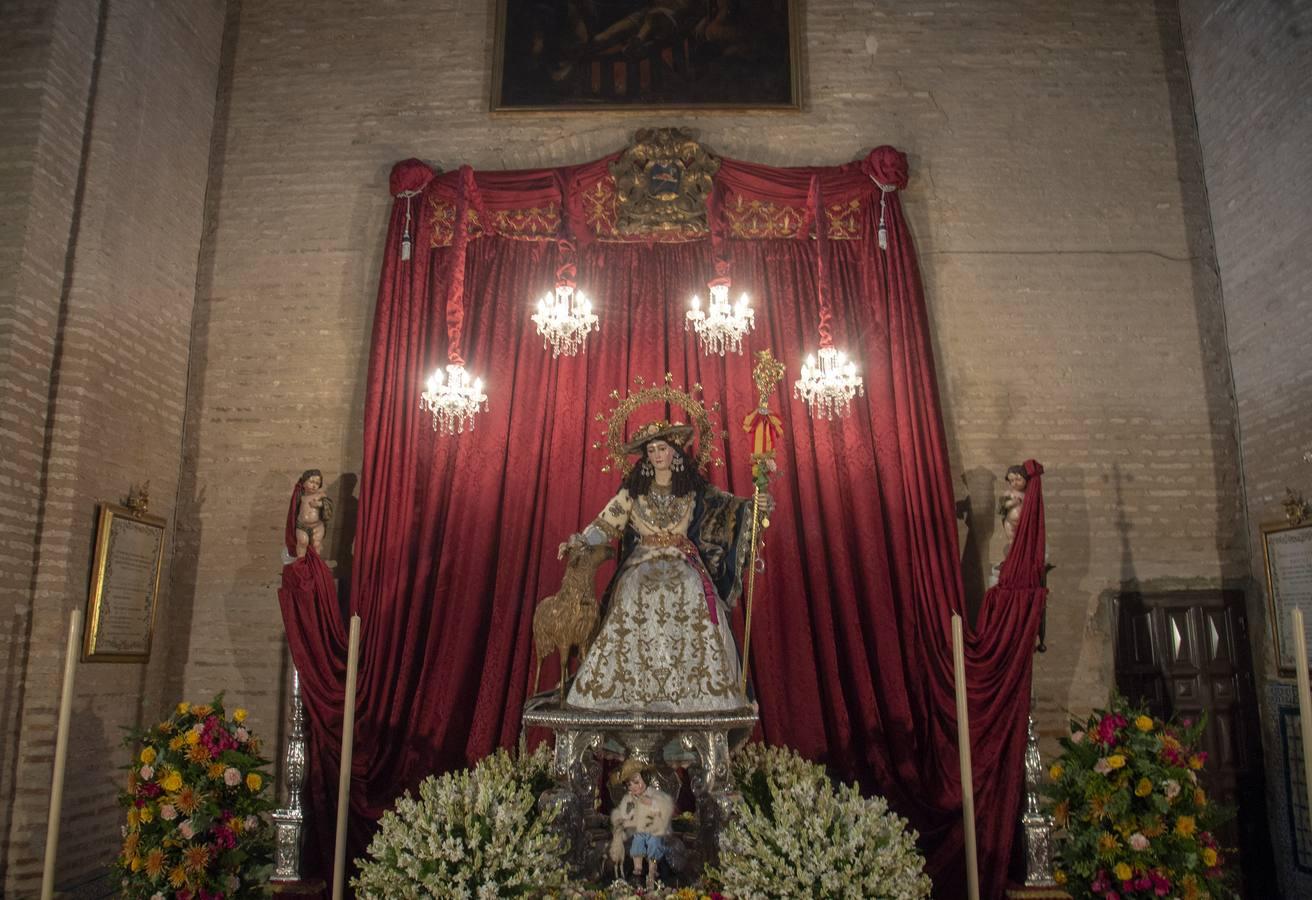 La Pastora de Triana, en el trascoro de Santa Ana