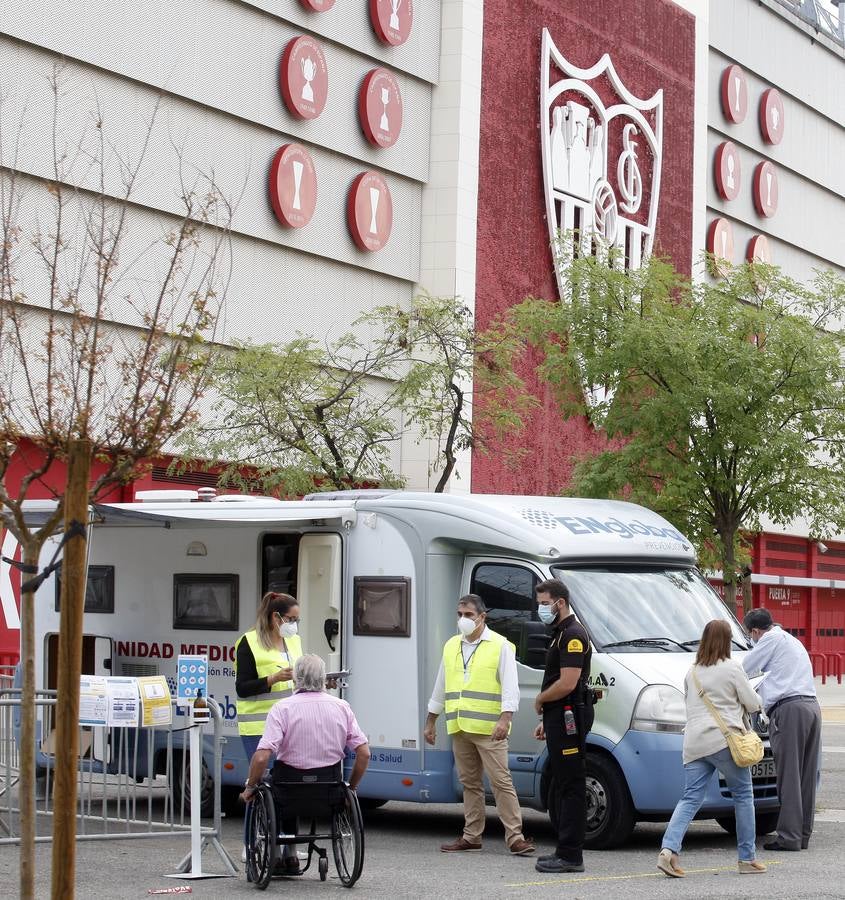 Los sevillistas que viajan a la Supercopa se hacen los PCR