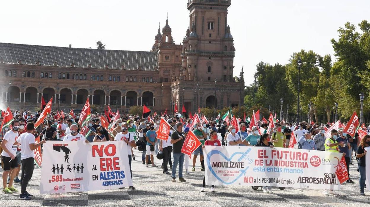 Concentración de protesta del sector aeronaútico en Sevilla